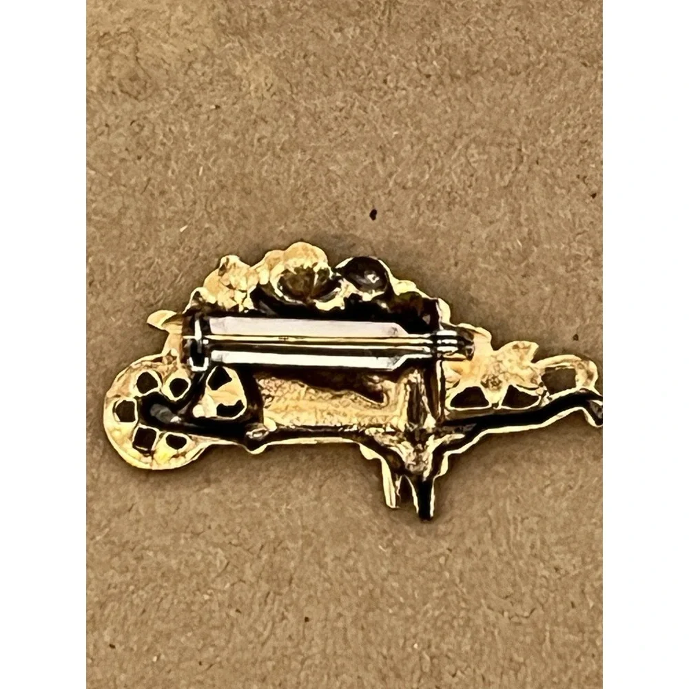Vintage Gold-Toned Wheelbarrow Floral‎ Brooch Pin Gardener 2